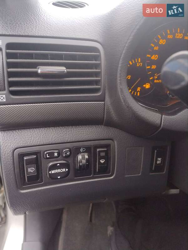 Седан Toyota Avensis 2004 в Львові
