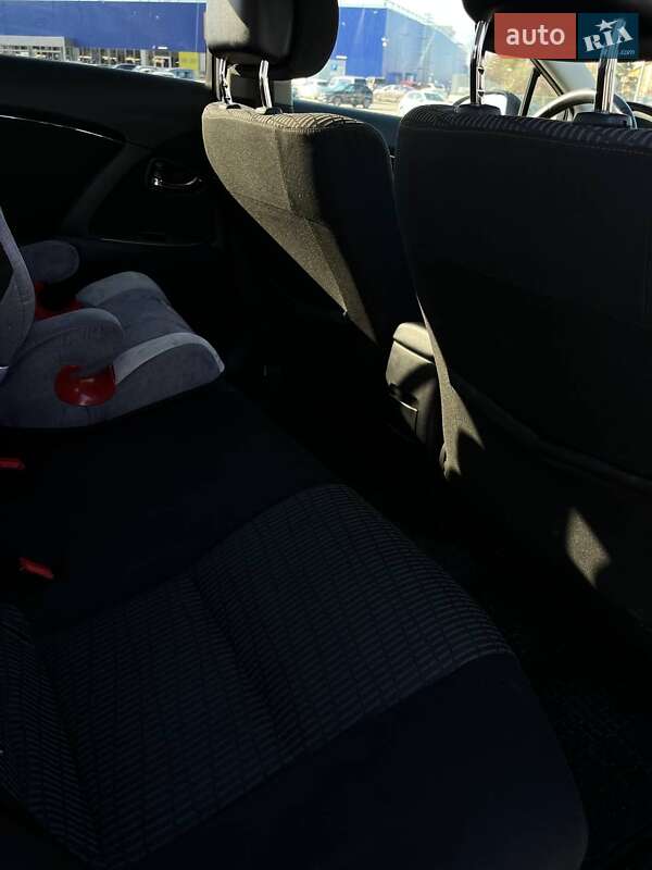 Универсал Toyota Avensis 2011 в Житомире