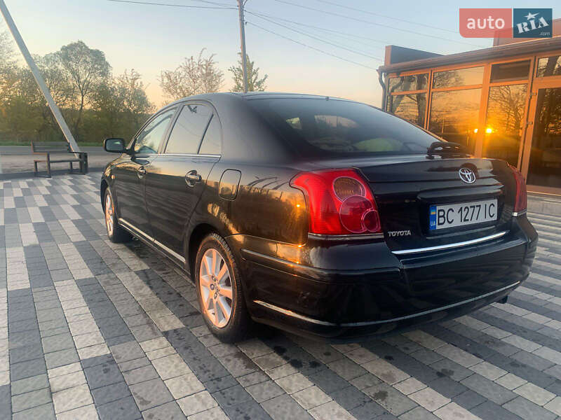 Лифтбек Toyota Avensis 2003 в Львове