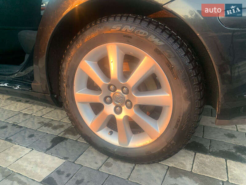 Лифтбек Toyota Avensis 2003 в Львове