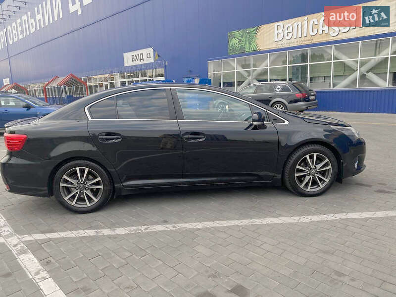 Седан Toyota Avensis 2013 в Киеве