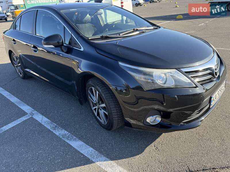 Седан Toyota Avensis 2013 в Киеве