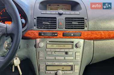 Седан Toyota Avensis 2004 в 