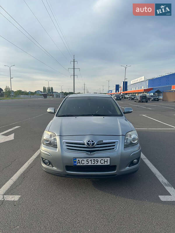 Седан Toyota Avensis 2008 в Луцке
