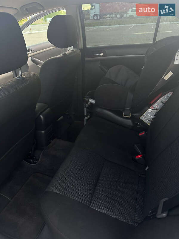 Седан Toyota Avensis 2008 в Луцке