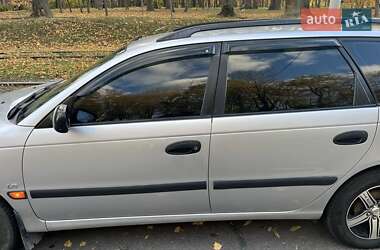 Універсал Toyota Avensis 1998 в Вінниці