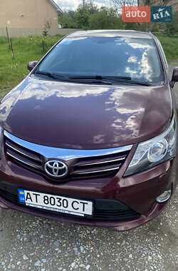 Toyota Avensis 2012