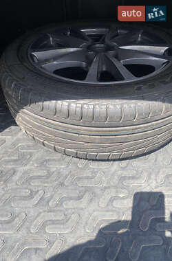 Седан Toyota Avensis 2012 в 