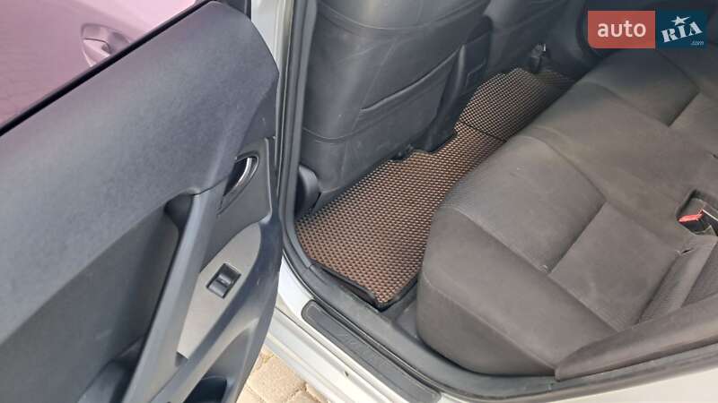 Універсал Toyota Avensis 2009 в Коростені