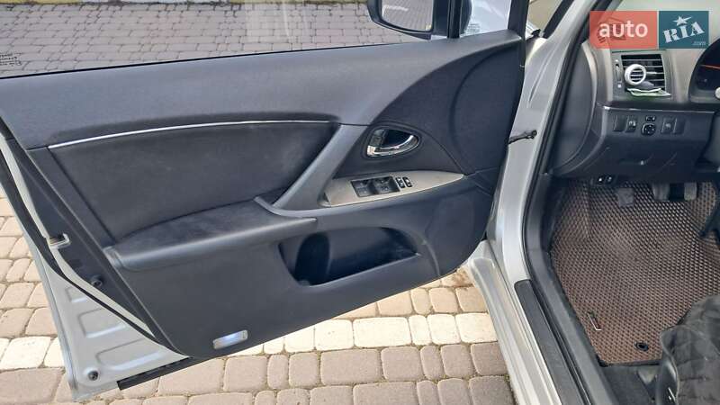 Універсал Toyota Avensis 2009 в Коростені
