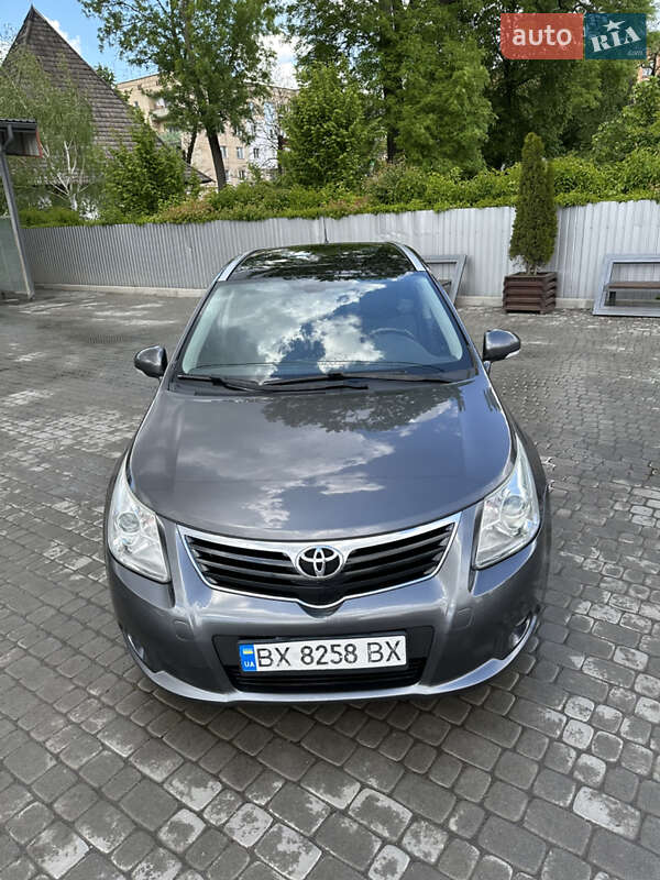 Універсал Toyota Avensis 2011 в Старокостянтинові