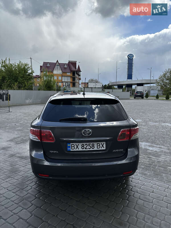 Універсал Toyota Avensis 2011 в Старокостянтинові