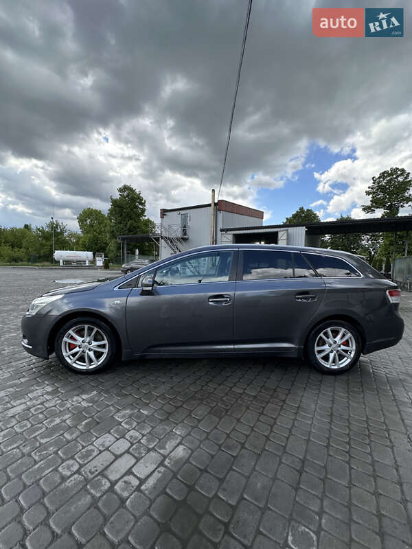 Універсал Toyota Avensis 2011 в Старокостянтинові