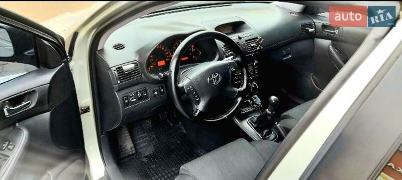 Седан Toyota Avensis 2004 в Броварах