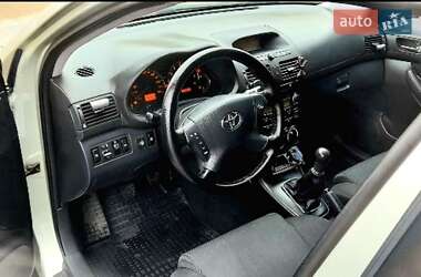 Седан Toyota Avensis 2004 в 