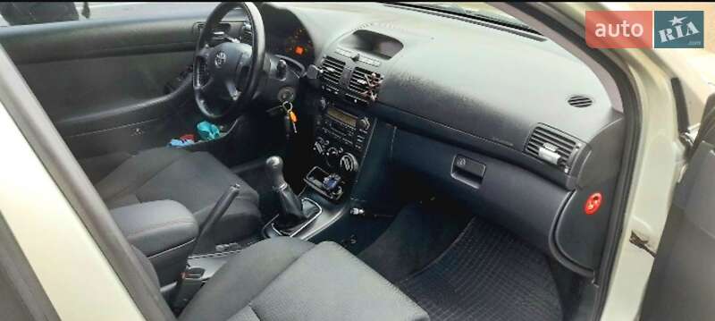 Седан Toyota Avensis 2004 в Броварах