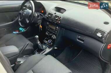 Седан Toyota Avensis 2004 в 
