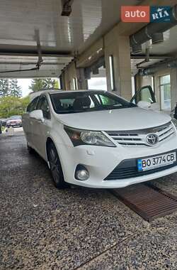 Седан Toyota Avensis 2012 в Тернополі