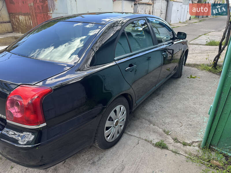 Седан Toyota Avensis 2004 в Черноморске