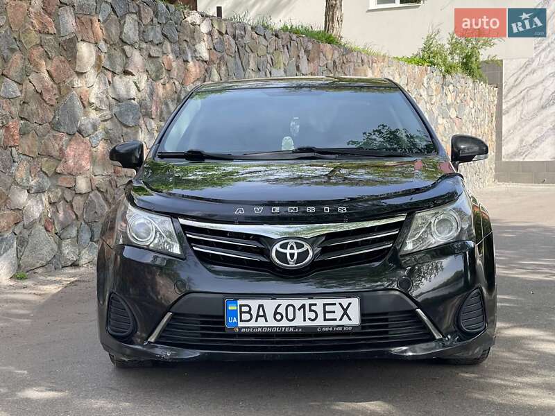 Седан Toyota Avensis 2012 в Кропивницком
