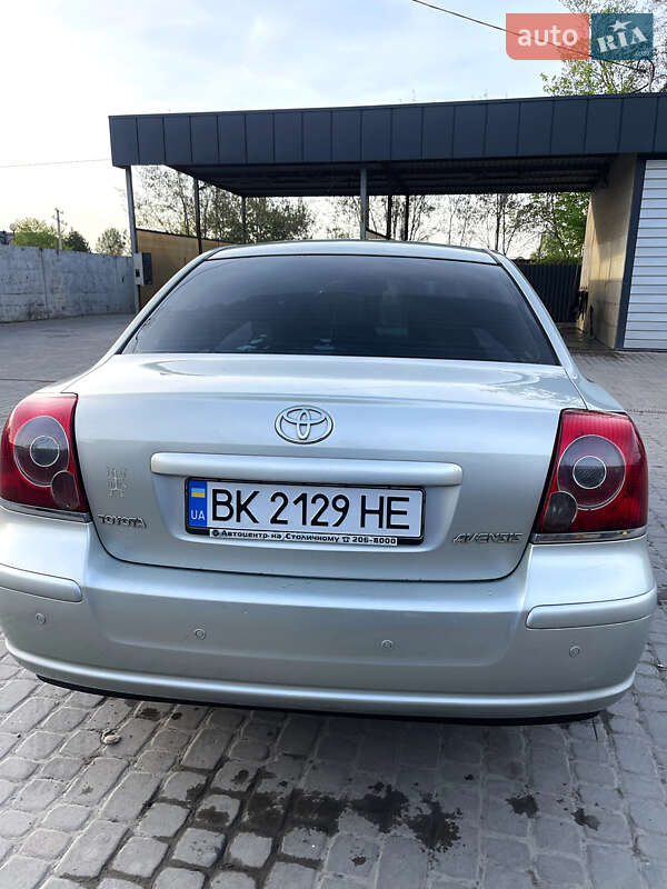 Седан Toyota Avensis 2007 в Рокитном