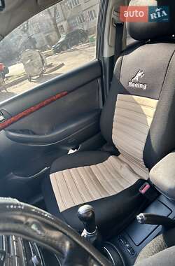 Универсал Toyota Avensis 2003 в 