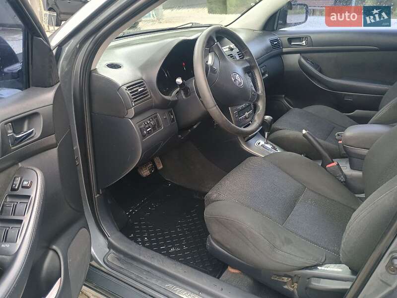Универсал Toyota Avensis 2005 в Виньковцах
