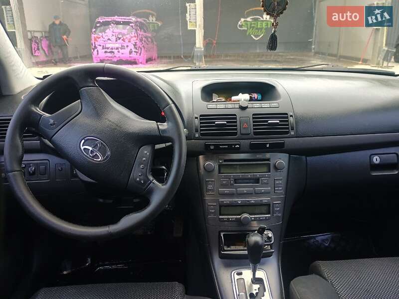 Универсал Toyota Avensis 2005 в Виньковцах