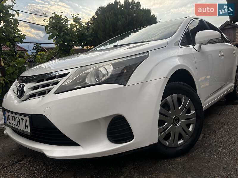 Універсал Toyota Avensis 2013 в 