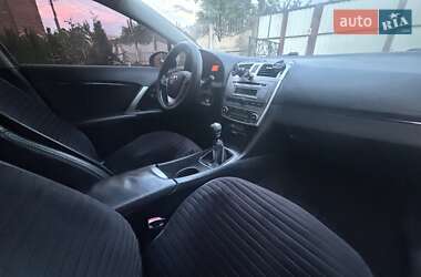 Універсал Toyota Avensis 2013 в 
