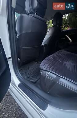 Універсал Toyota Avensis 2013 в 