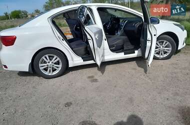 Седан Toyota Avensis 2012 в 