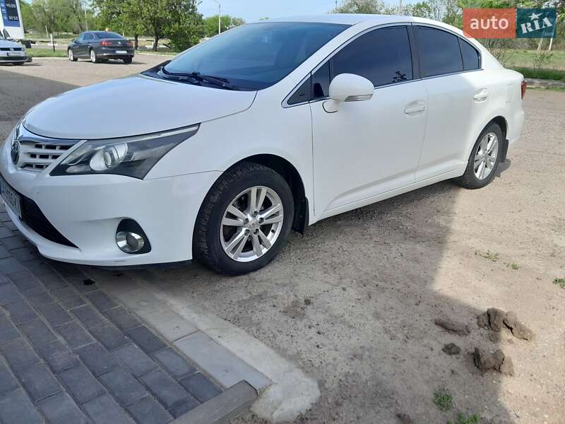 Седан Toyota Avensis 2012 в 