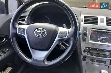 Седан Toyota Avensis 2012 в 
