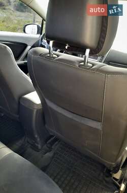 Седан Toyota Avensis 2012 в 