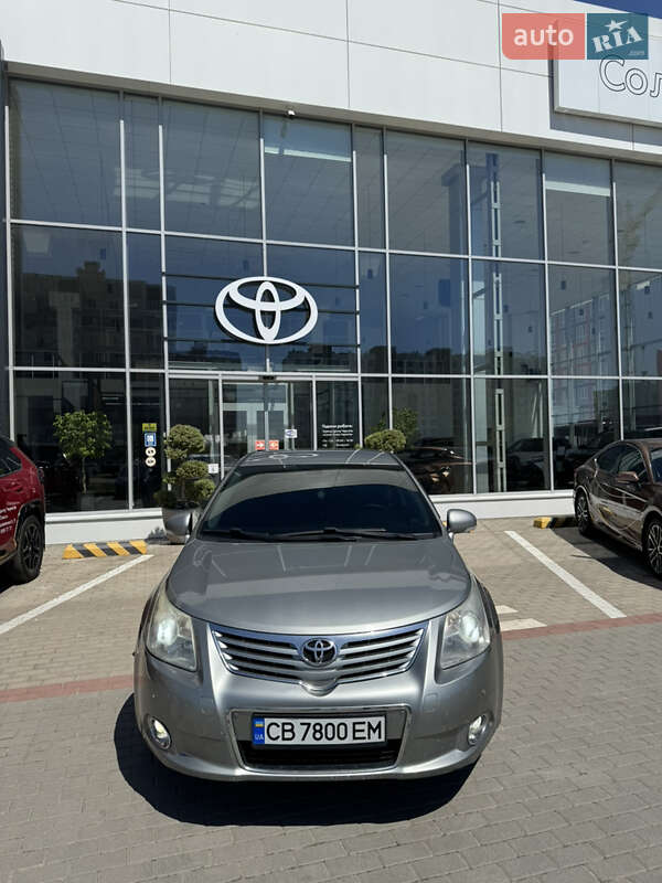 Седан Toyota Avensis 2011 в Чернигове