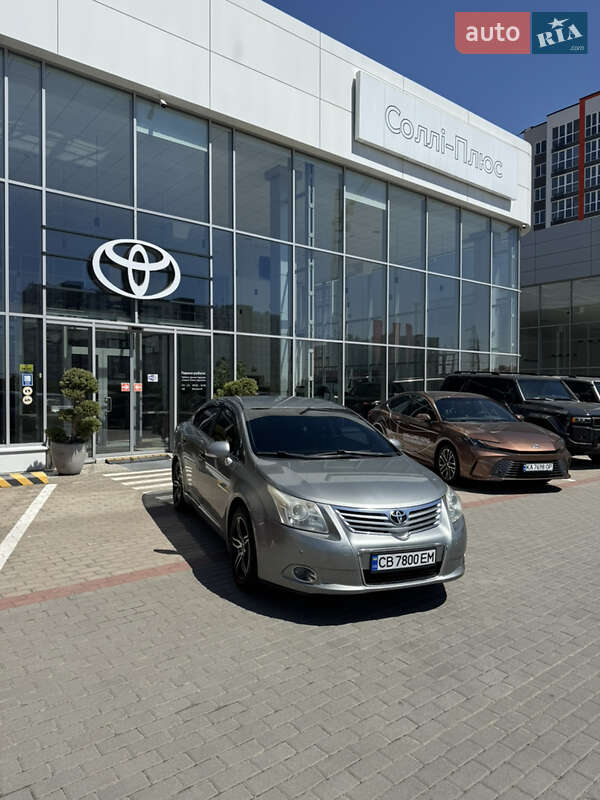 Седан Toyota Avensis 2011 в Чернигове