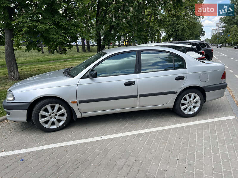 Toyota Avensis 1998