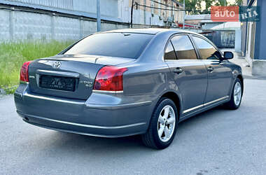 Седан Toyota Avensis 2004 в 
