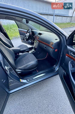 Седан Toyota Avensis 2004 в 