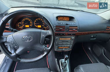 Седан Toyota Avensis 2004 в 