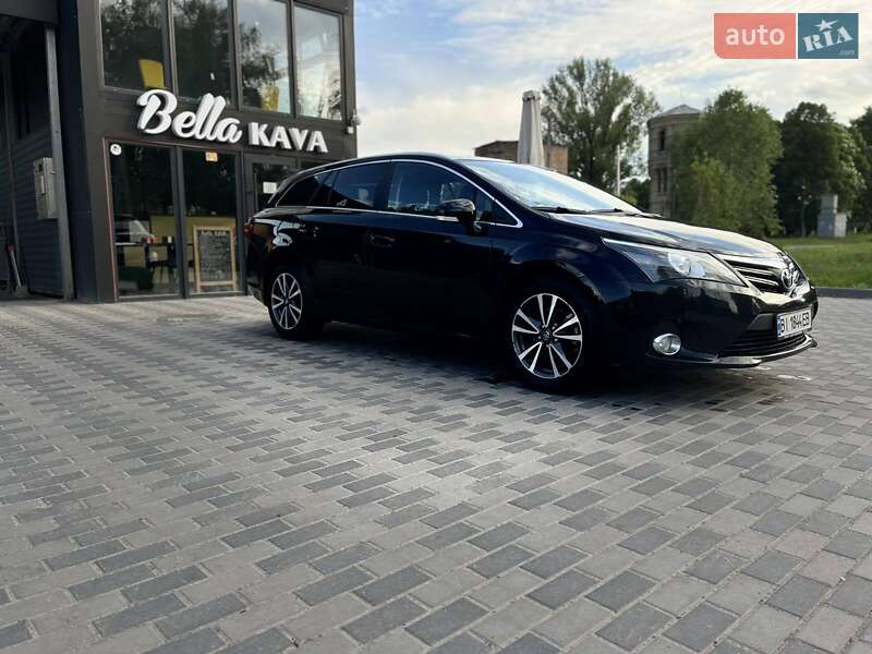 Універсал Toyota Avensis 2013 в Пирятині