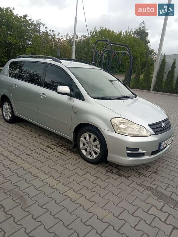 Мінівен Toyota Avensis 2005 в Тернополі
