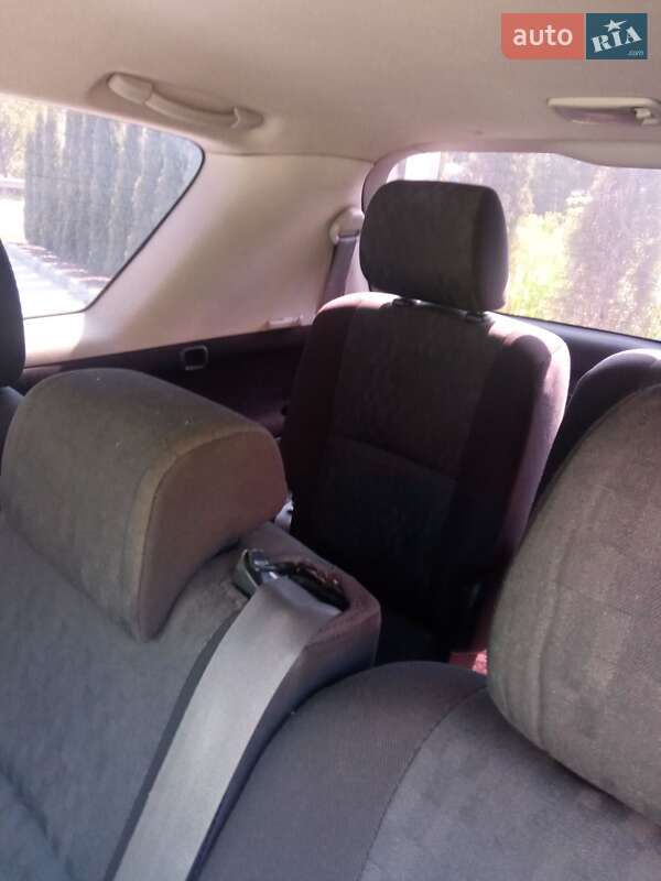 Мінівен Toyota Avensis 2005 в Тернополі