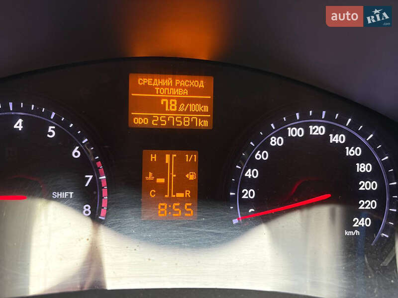 Седан Toyota Avensis 2012 в Києві