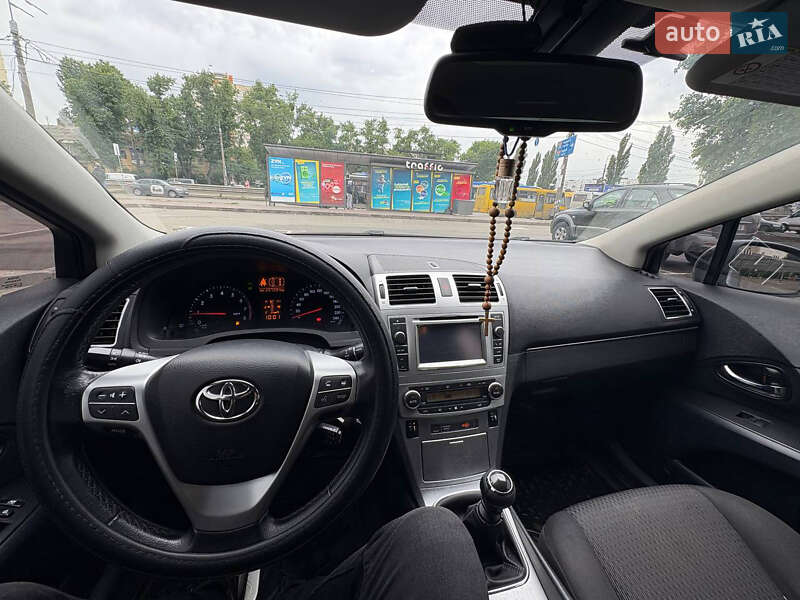 Седан Toyota Avensis 2012 в Києві