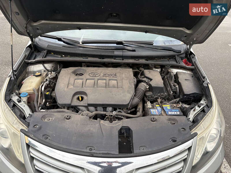 Седан Toyota Avensis 2012 в Києві