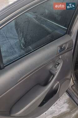 Седан Toyota Avensis 2003 в 