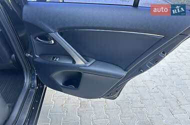 Седан Toyota Avensis 2012 в 