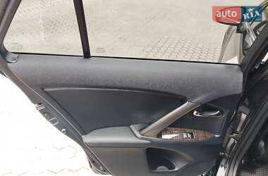 Універсал Toyota Avensis 2012 в 